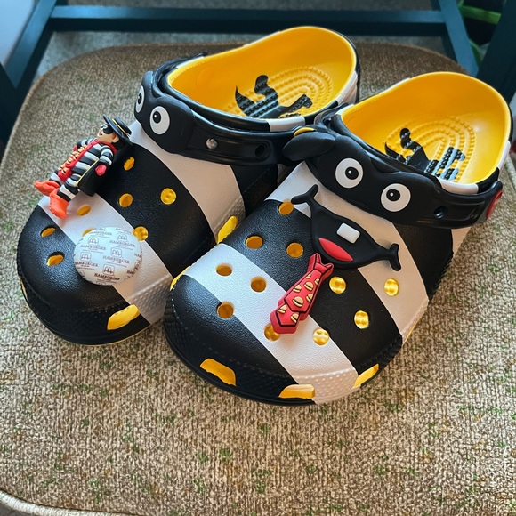 NWT CROCS - McDonalds x Crocs - The Hamburgler!! - Picture 6 of 8